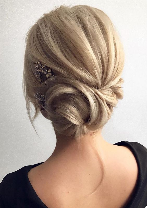a loose messy updo with a bouffant, waves down for a chic and casual bridesmaid's look