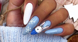 The Merriest Christmas Nails to Recreate This Holiday Season