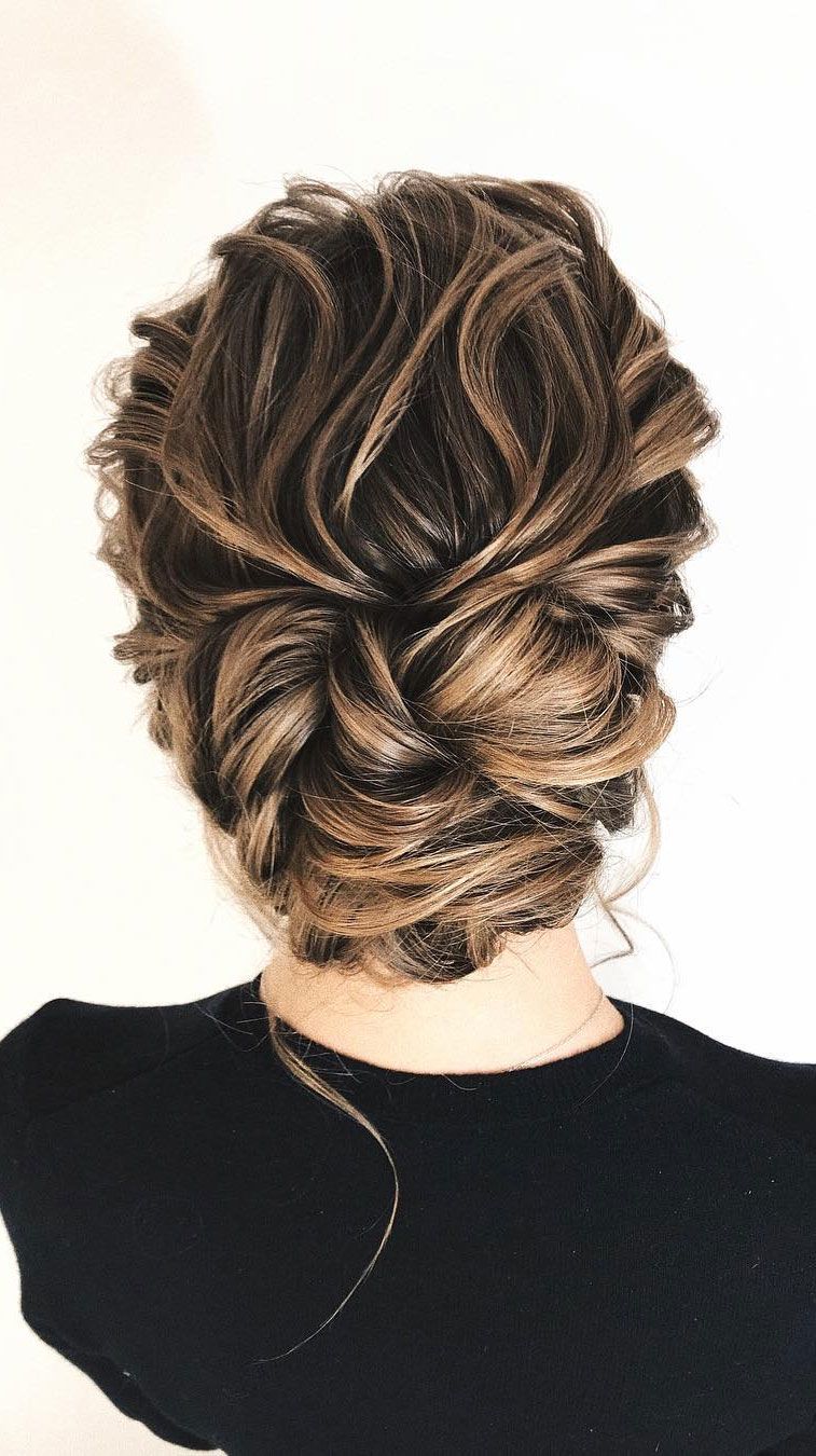 11 Gorgeous hairstyles for WAVY HAIR that perfect for any occasion - half up half down hairstyle #hairstyle #weddinghair #promhairstyle #prom #wedding #updo #hairupstyle #chignon #weddinghairstyles #simplebun