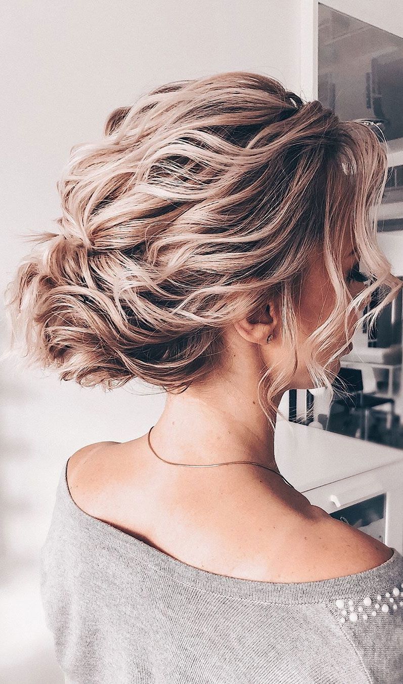 11 Gorgeous hairstyles for WAVY HAIR that perfect for any occasion - half up half down hairstyle #hairstyle #weddinghair #promhairstyle #prom #wedding #updo #hairupstyle #chignon #weddinghairstyles