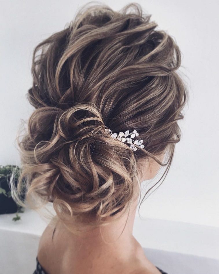 11 Gorgeous hairstyles for WAVY HAIR that perfect for any occasion - half up half down hairstyle #hairstyle #weddinghair #promhairstyle #prom #wedding #updo #hairupstyle