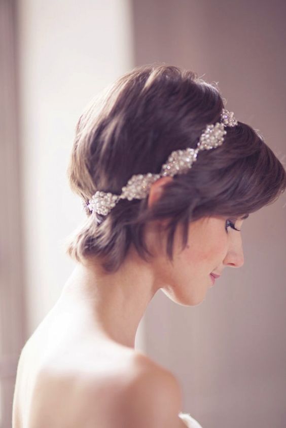 12 Short Wedding Hairstyles for Brides { Pretty short wedding hair ideas }