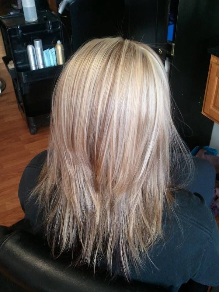 Medium Layered Hairstyle for Blond Hair