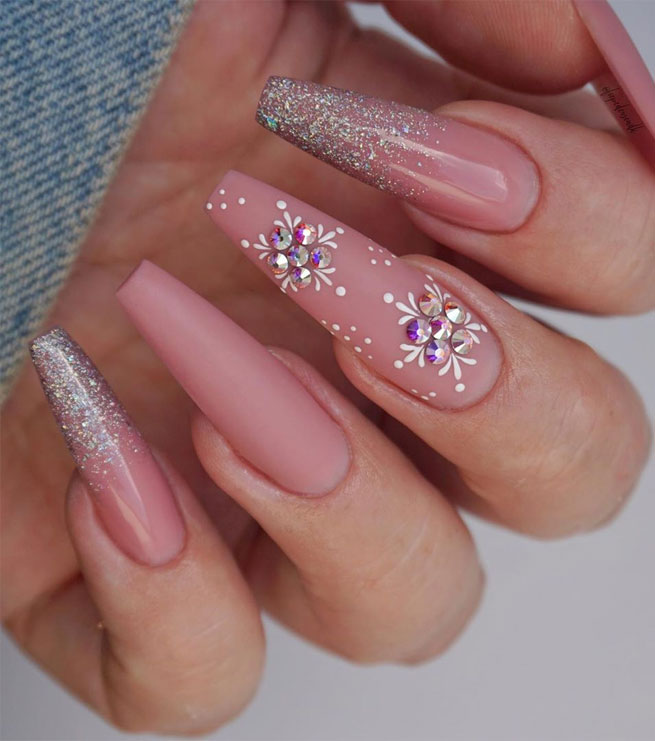 ombre pink christmas nail art designs, winter nail art designs #winternail #christmasnails