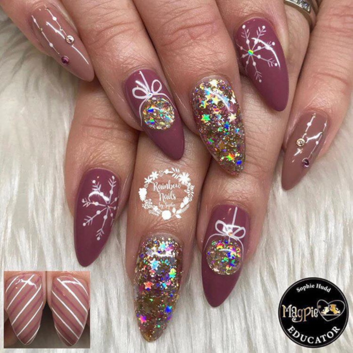 16-Festive-Nail-Art-Ideas-To-Copy-Christmas-tree-decorations-nails