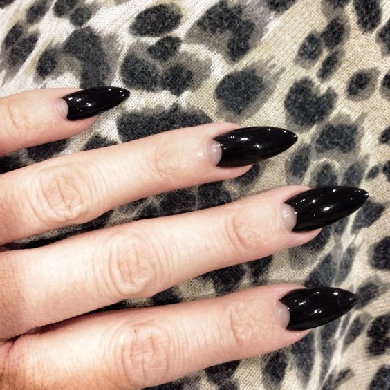 black to hot red gradient nails for a dramatic and bold Halloween manicure