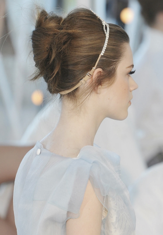 a chic French twist updo with a side bang and a volume on top looks a bit messy and very chic
