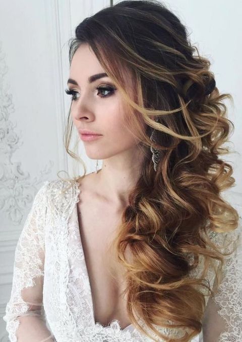 highlighted medium curly hair topped with a flower crown looks chic