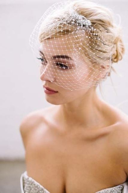 light polka dot birdcage veil looks good with long curls down