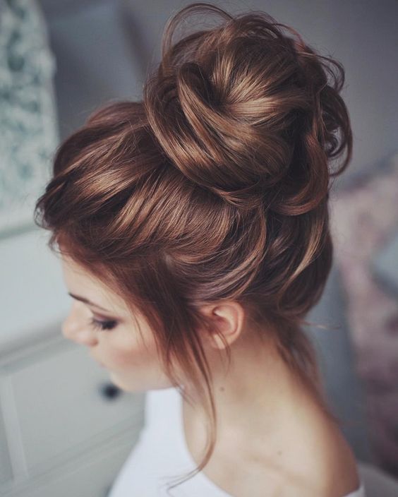 messy half-down hairstyle with fresh flowers