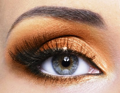 5 Ways to Make Blue Eyes Pop with Proper Eye Makeup