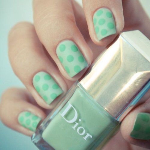 polka-dot-nail-design