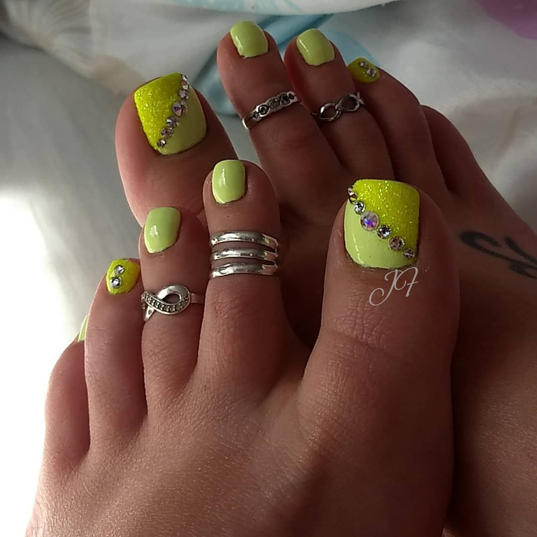 Lemon Shade Nail Art Design Decorated with Pearls