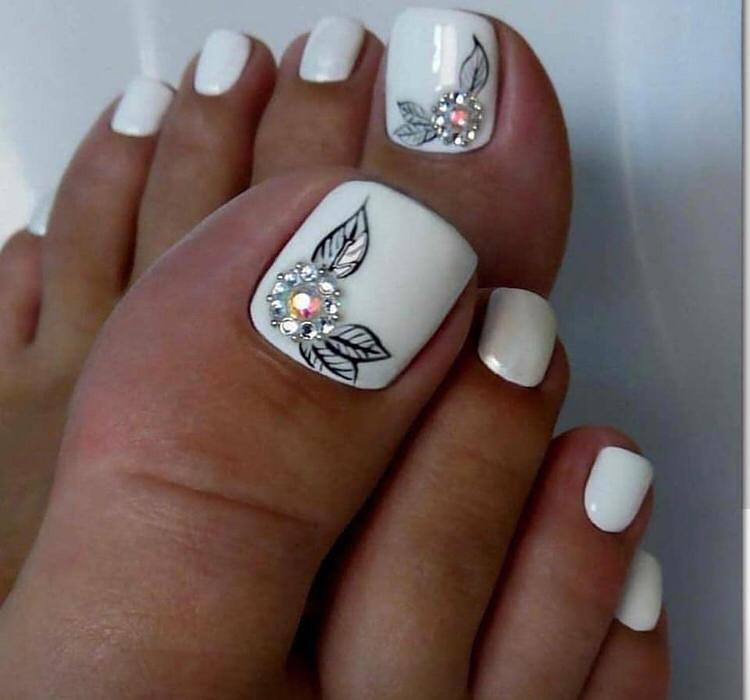 Rhinestone Decorated White Nail Art Design for Toe Nail