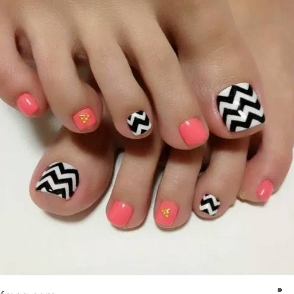 Zig Zag Black and White Toe Nail Art Design