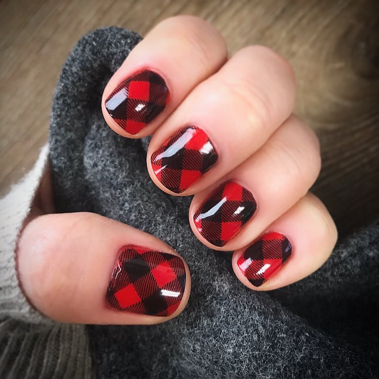 Red and Black Checkered Design Cute Nail Art for Short Nails