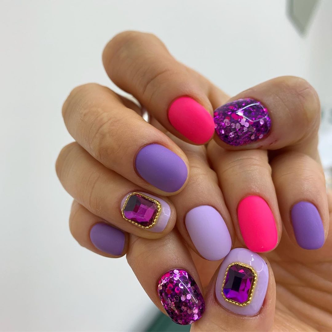 Different Decent Nail Art for Round Shaped Medium Length Nails