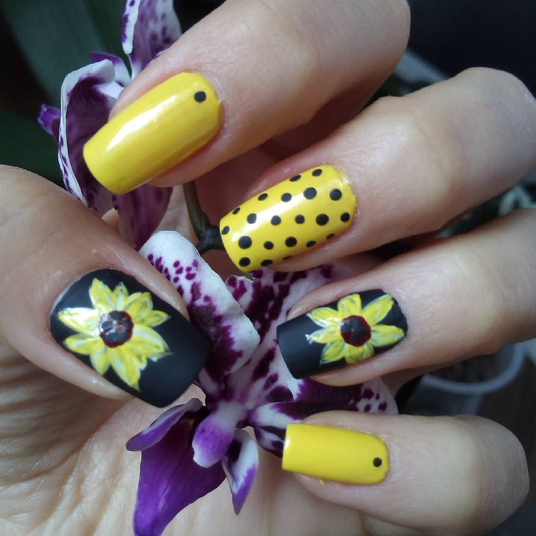 Sun Flower Inspired Amazing Nail Art Design for Square Nails