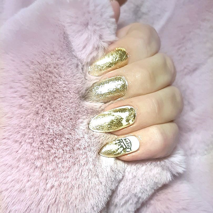 Attractive Shimmery Nail Art for Golden Nails