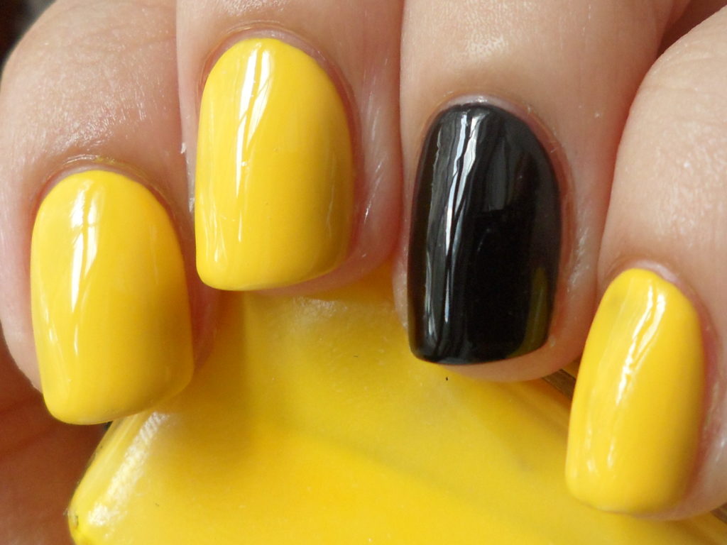 Simple yellow and black solids