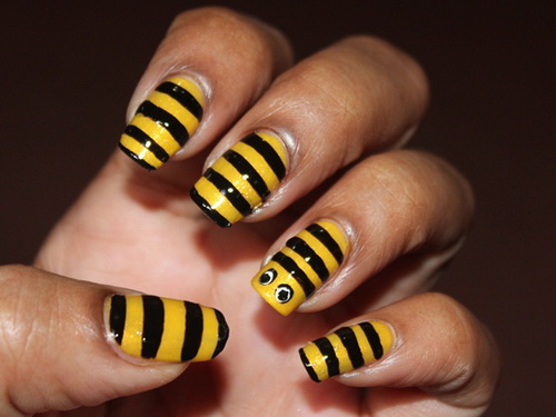 Black and yellow bumble bee nails