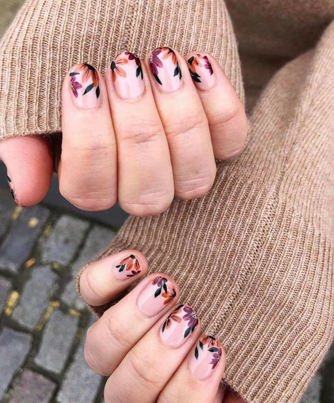 fall nail designs that match the fall aesthetic