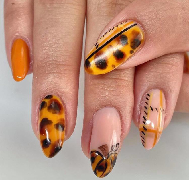 fall nail designs that match the fall aesthetic