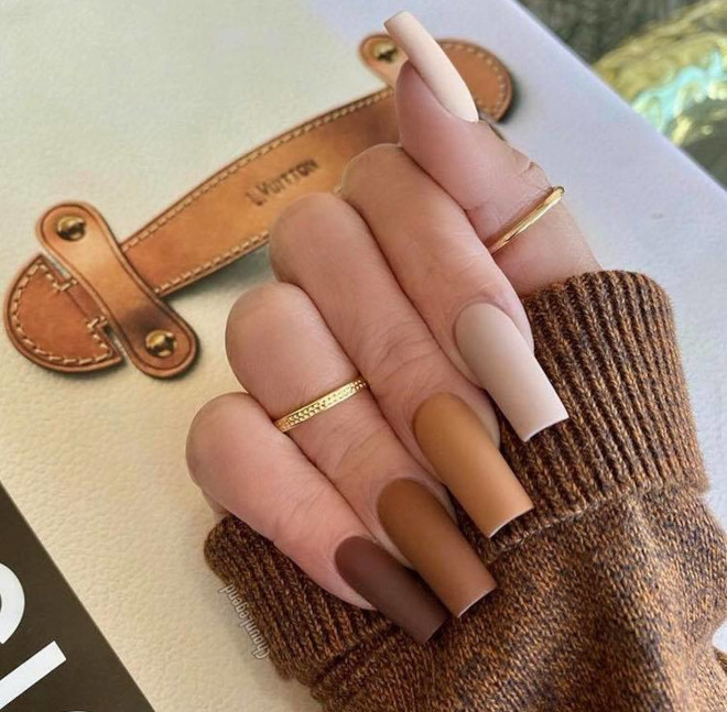 fall nail designs that match the fall aesthetic