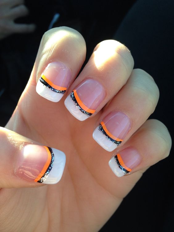 Striped halloween manicure