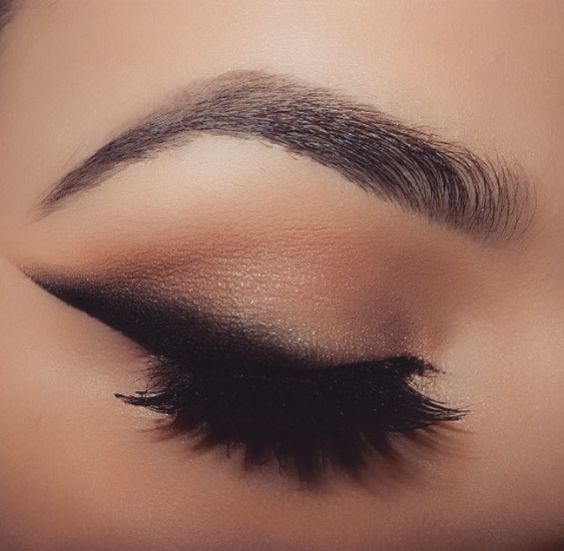 How to Pull Off Smudged Eyeliner