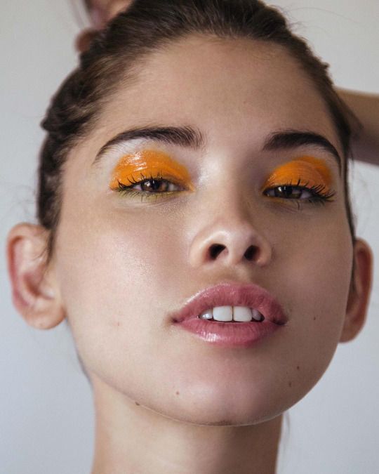 How to Rock Glossy Eyelids