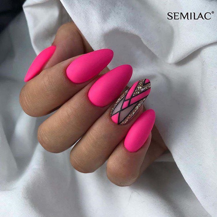 Neon-Nail-Designs-To-Finish-Off-Summer-With-Style pink neon