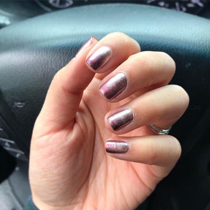 The-Biggest-Fall-2018-Nail-Trends-metallic ombre nails
