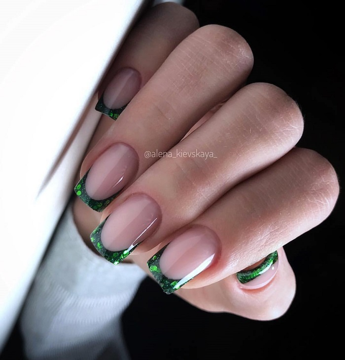 The Trendiest French Manicure Inspo For Winter green 