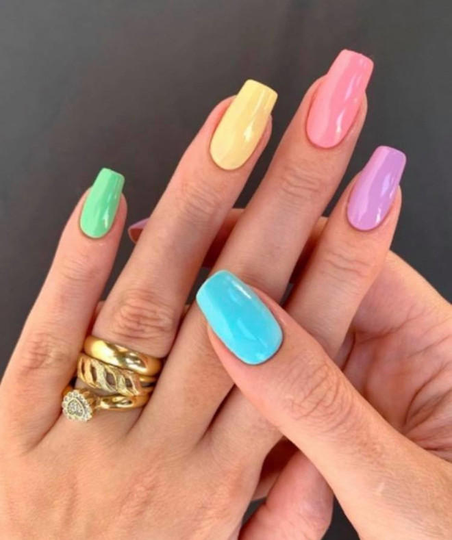 tie-dye nails are trending for fall