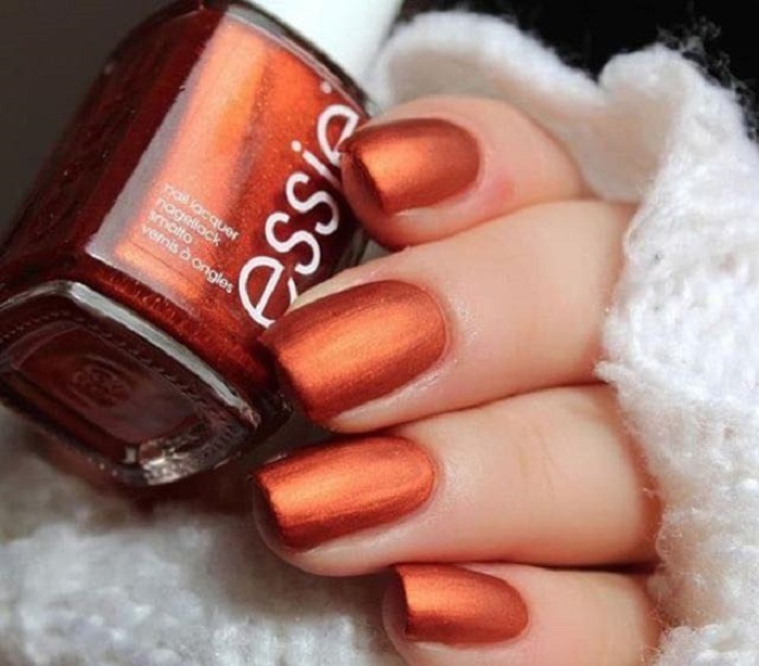 Trendy-Nail-Designs-You-Have-To-Try-This-Winter-copper nails